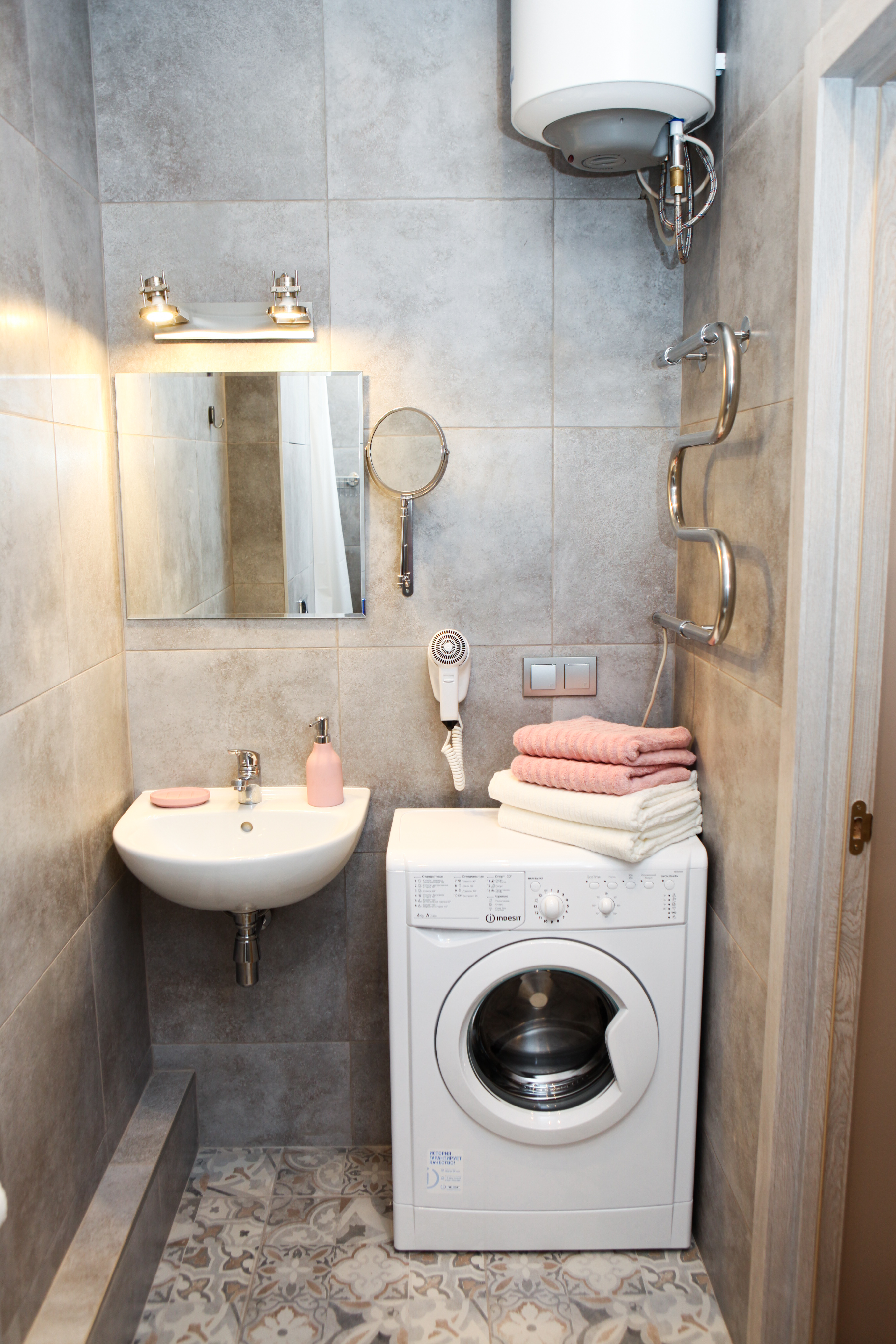 Фото В Небоскребе с видом на Останкинскую башню