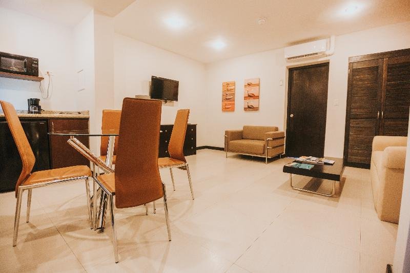 Фото Talk of the Town Hotel and Beach Club