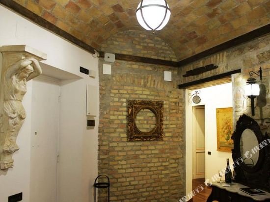 Фото St. Peter's mirror-Romantic view