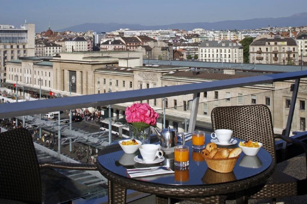 Фото Warwick Geneva