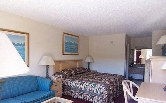 Фото Shining Light Inn & Suites