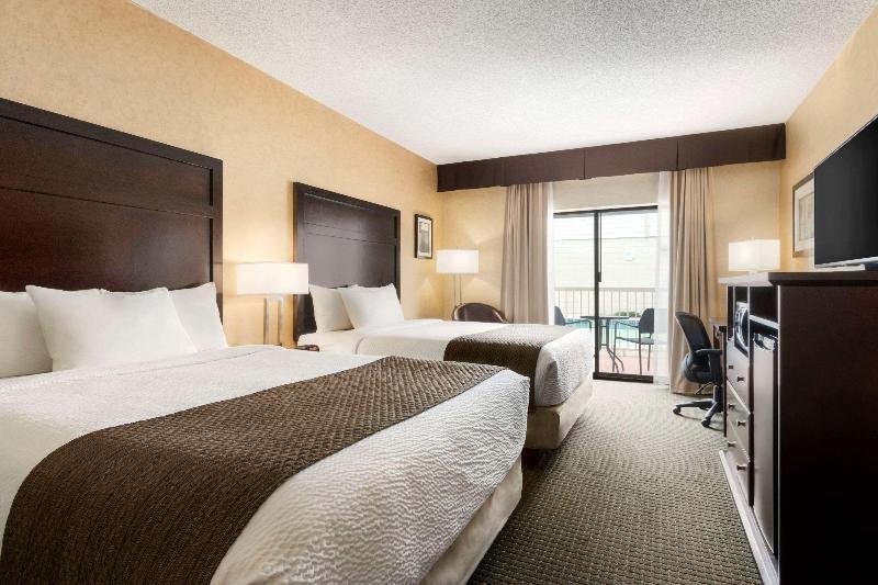 Фото Days Inn Cranbrook