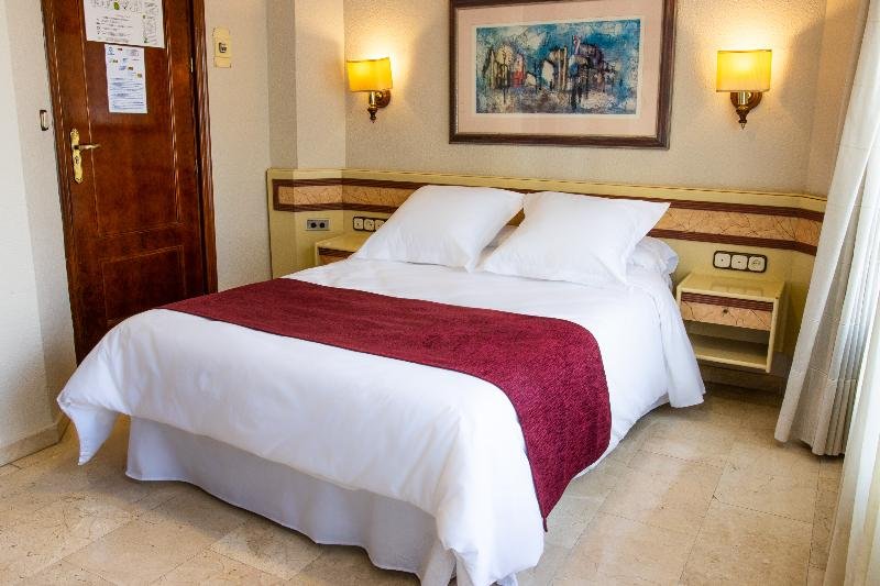 Фото Отель Reina Cristina