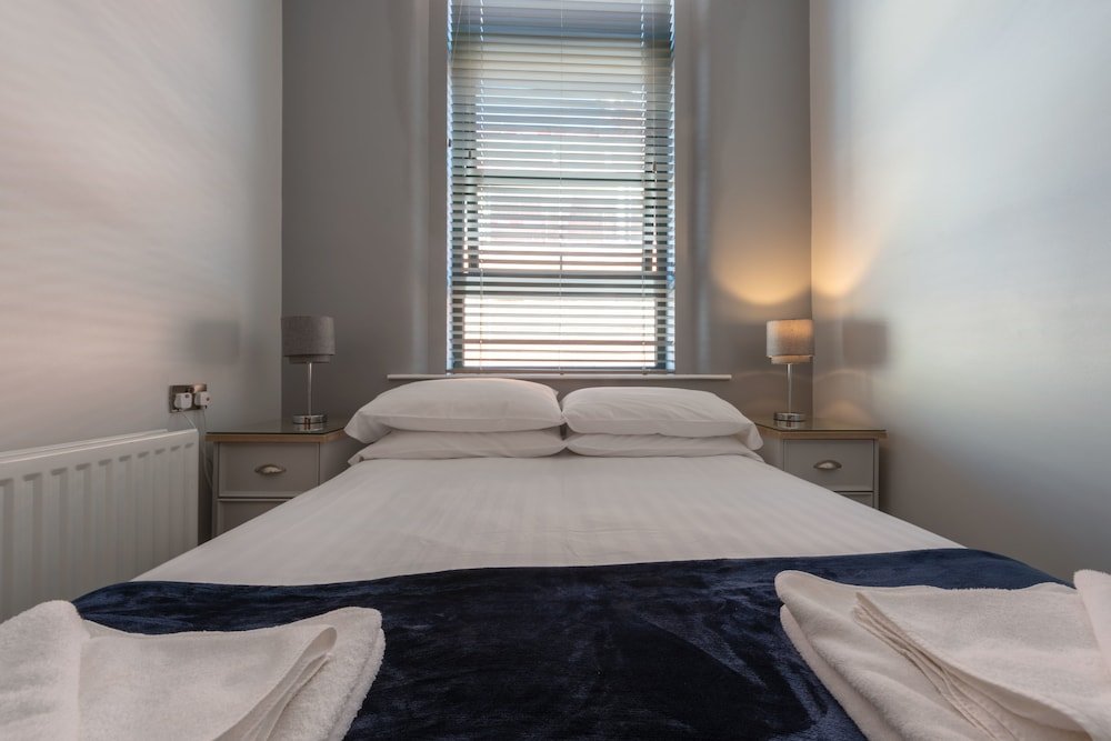 Фото Hogg & Mitchells Apartments