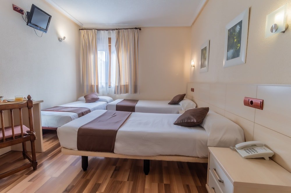 Фото Hostal Rural El Caño by Viverestays