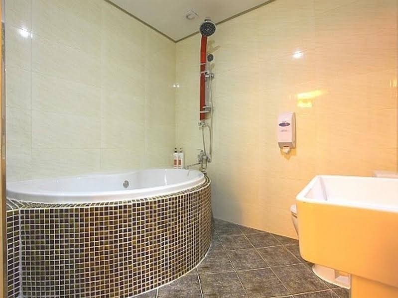 Фото S-Petite Hotel