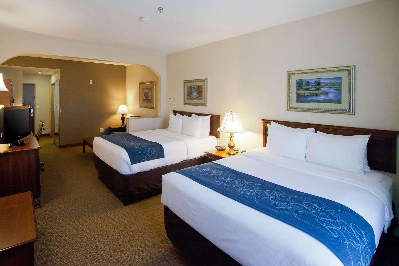 Фото Comfort Suites Waco Near University Area
