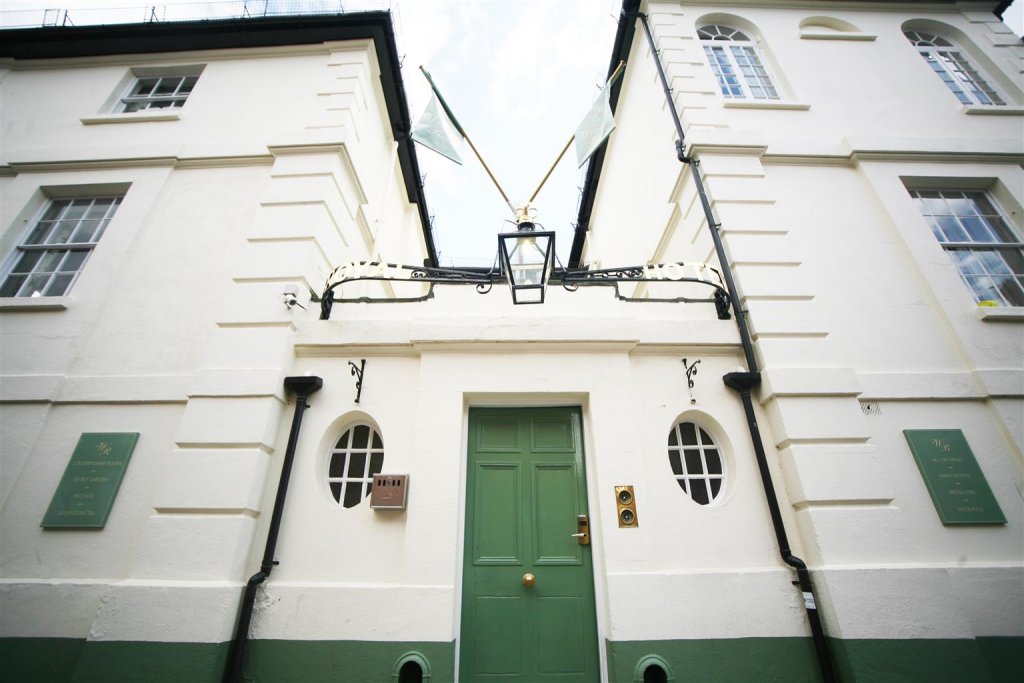 Фото Winchester Royal Hotel