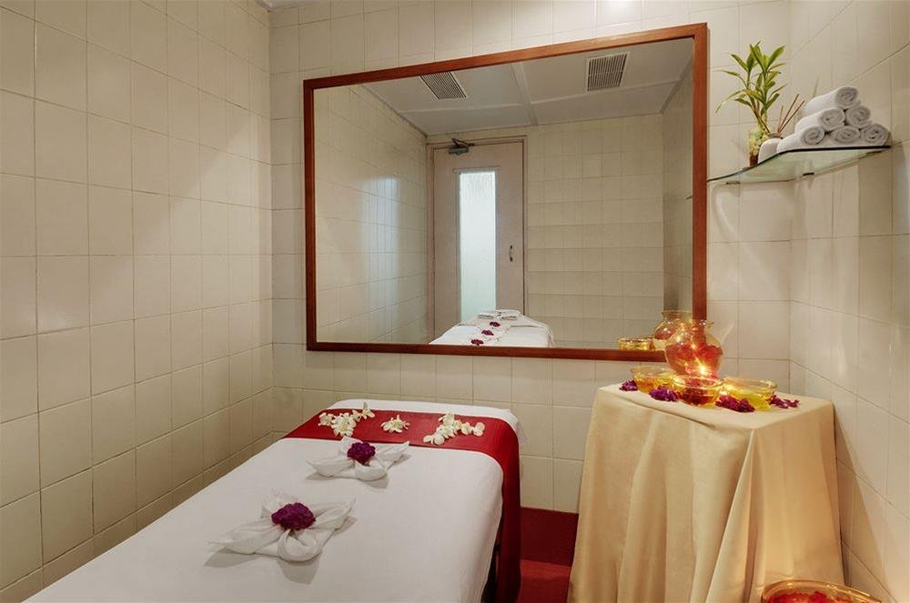 Фото Hotel Kohinoor Continental, Airport
