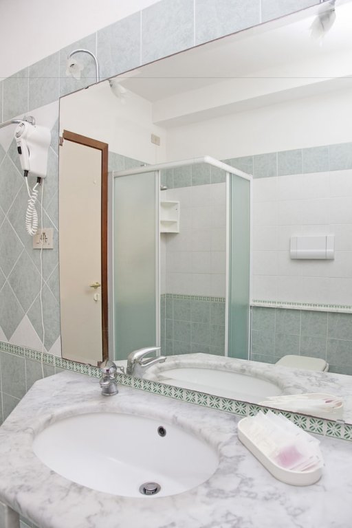 Фото Hotel Elpiro