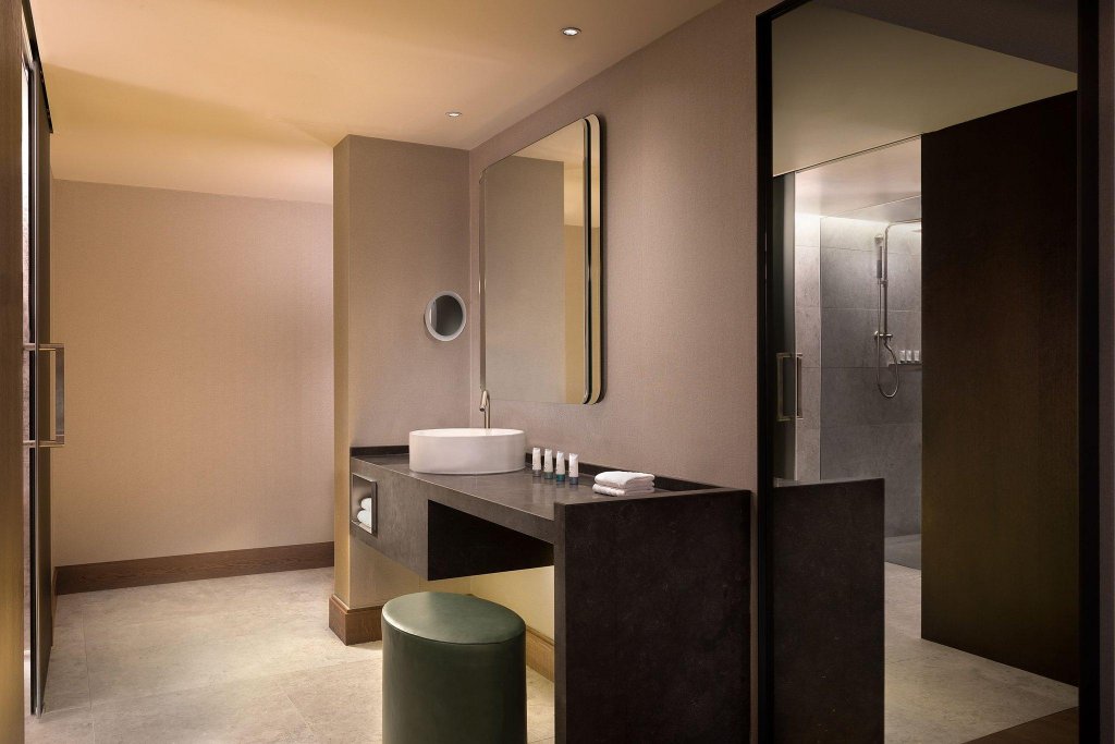Фото The Westin London City