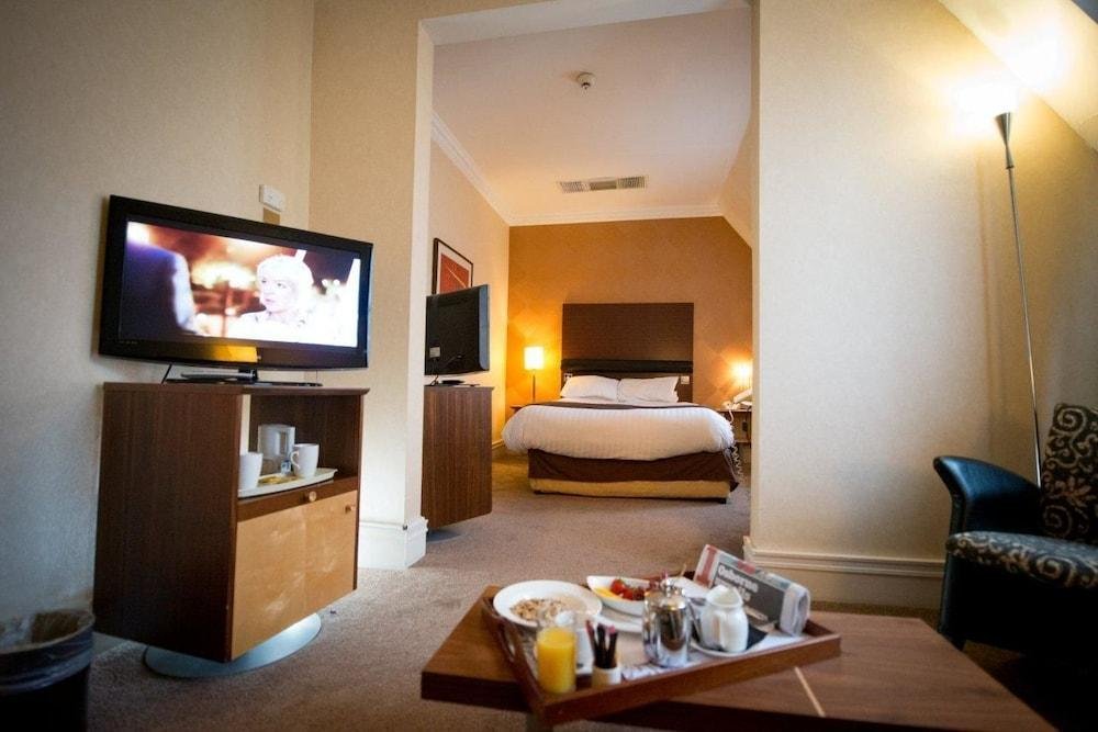 Фото The Angel Hotel