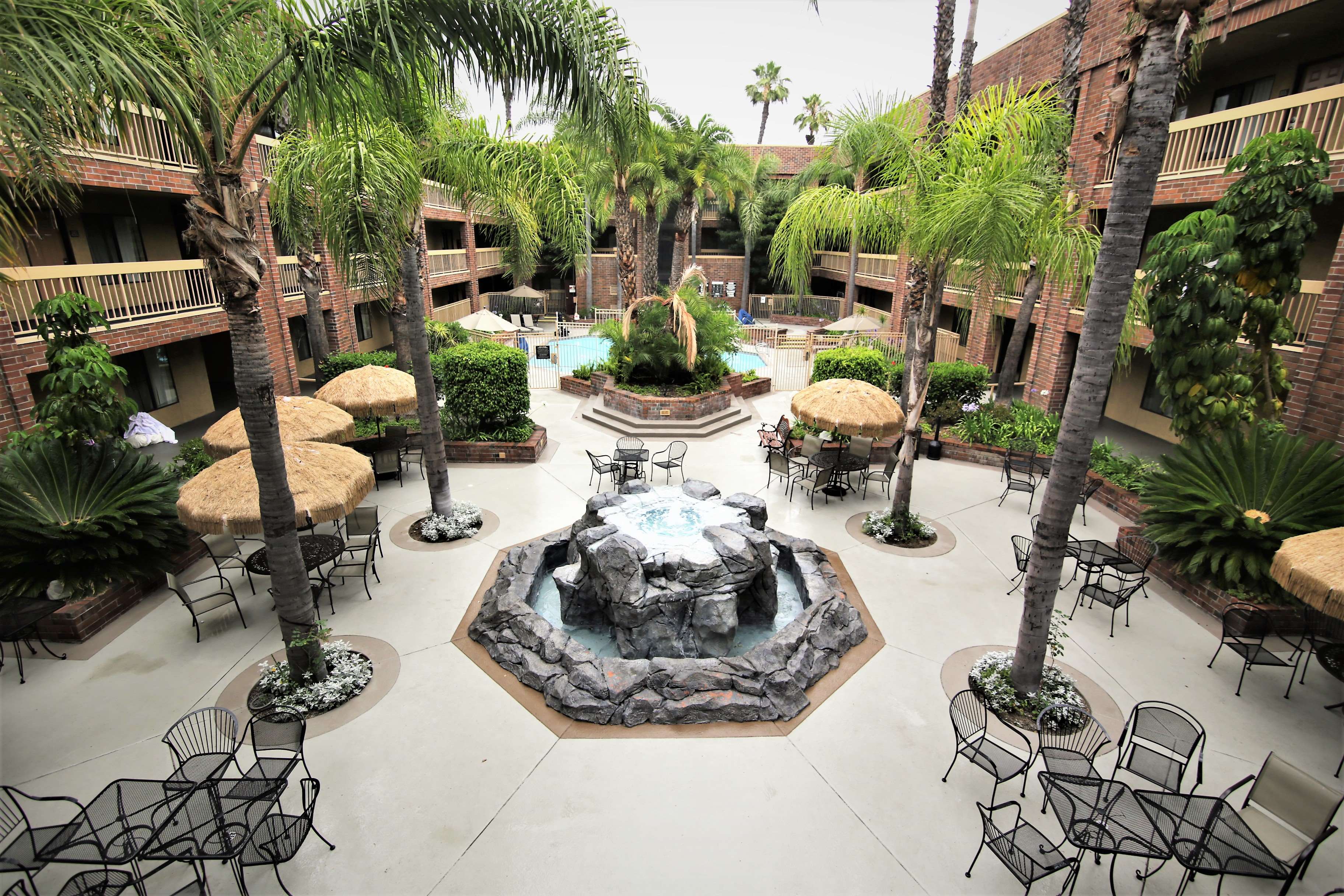 Фото Best Western Plus Meridian Inn & Suites, Anaheim-Orange