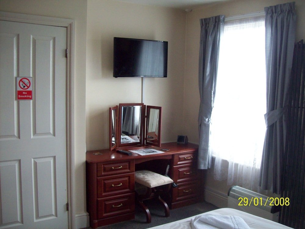 Фото Crown Hotel