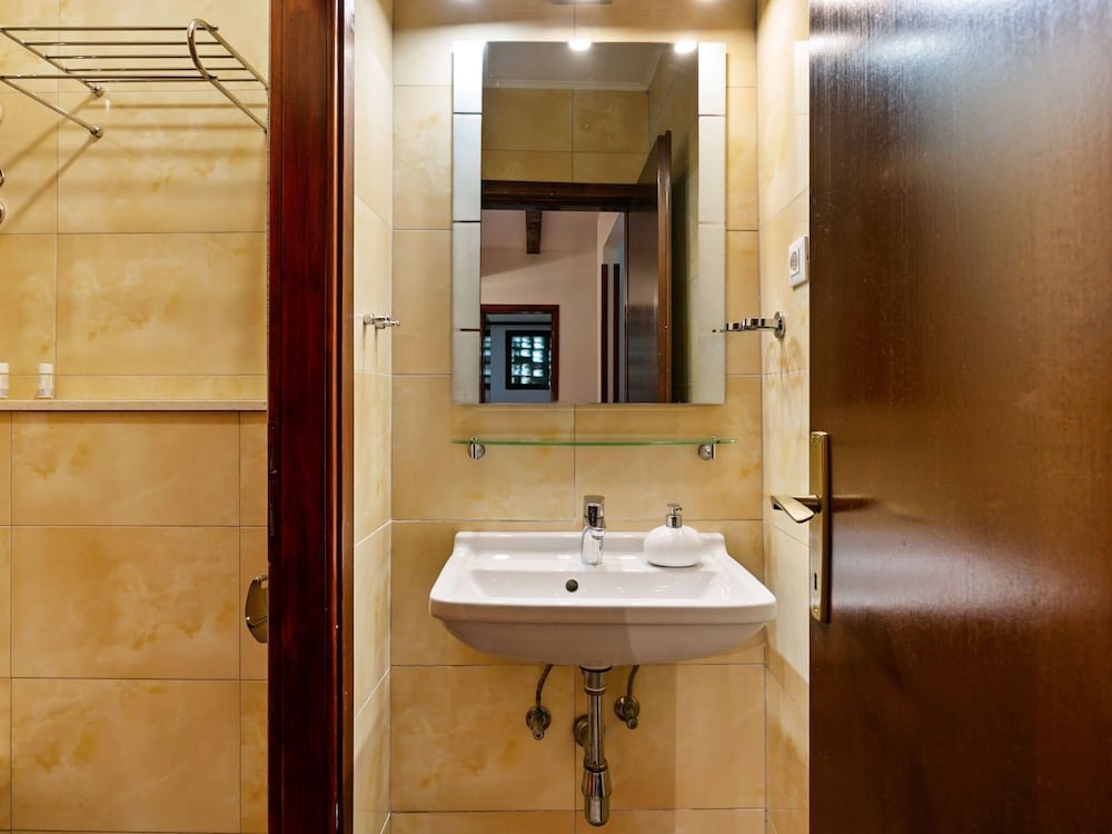 Фото Alluring Apartment in Split Near Diocletian Palace