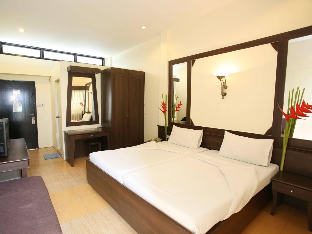 Фото Rajata Hotel