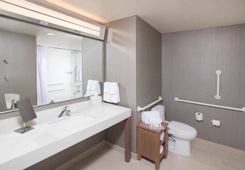 Фото Courtyard by Marriott Redwood City