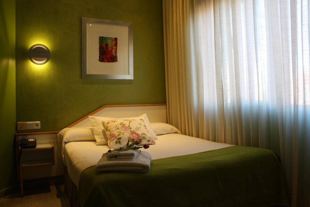 Фото Hostal Paris