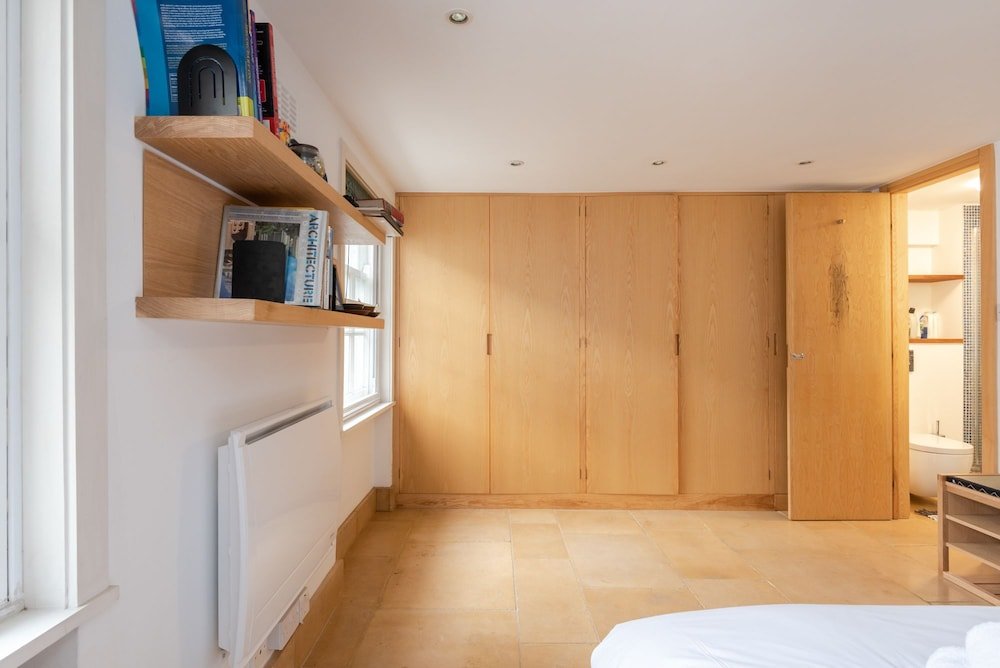 Фото Perfectly Placed Central London Flat for 2
