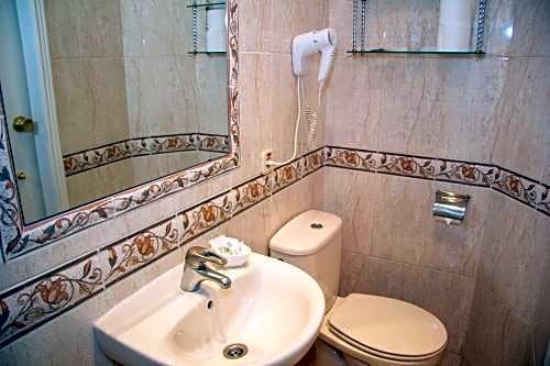 Фото Hostal Los Alpes