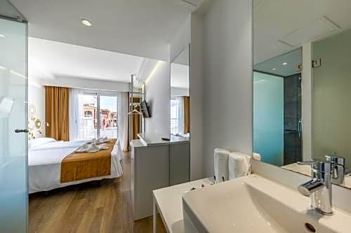 Фото Welikehotel Triton Beach Hotel