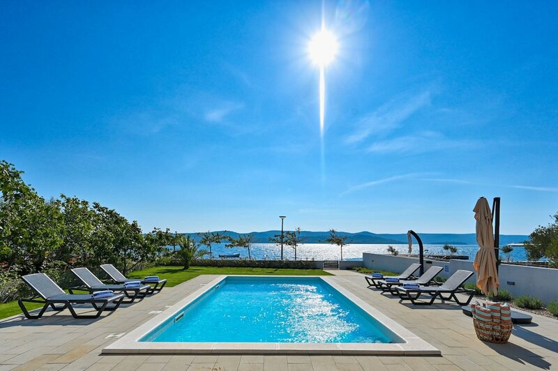 Гостиница Villa Roberta in Turanj Near Beach Panoramic View for 8 People EN Suite Bathrooms Private Pool
