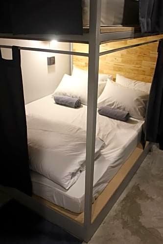 Фото Ekanek Hostel Bangkok - Adults Only