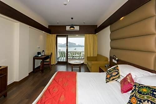 Фото Hotel Hilltop Palace