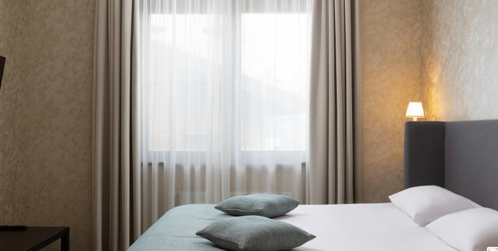 Фото Роза Шале