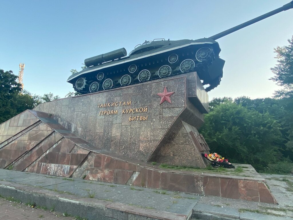 Genre sculpture IS-3 Heavy Tank, Kursk, photo