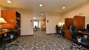 Гостиница Staybridge Suites Calgary Airport