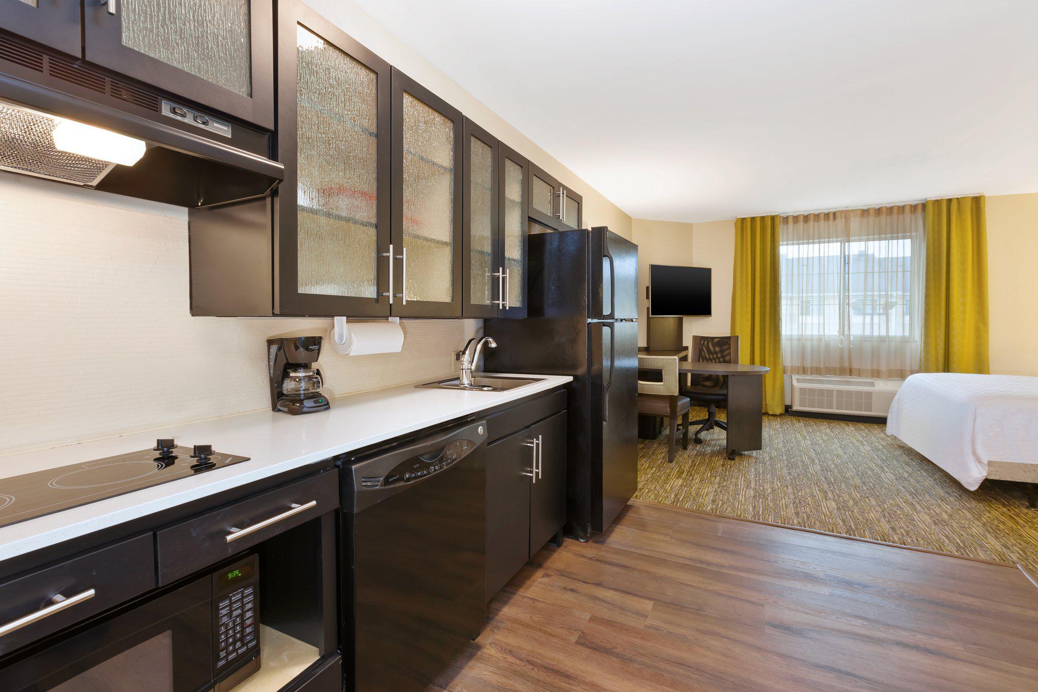 Фото Candlewood Suites Washington North, an Ihg Hotel
