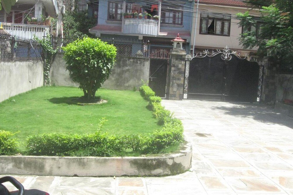 Фото отеля 2