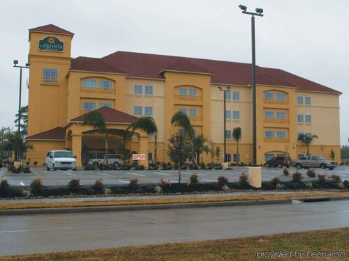 Гостиница La Quinta Inn & Suites by Wyndham Houston Bush Intl Airpt E