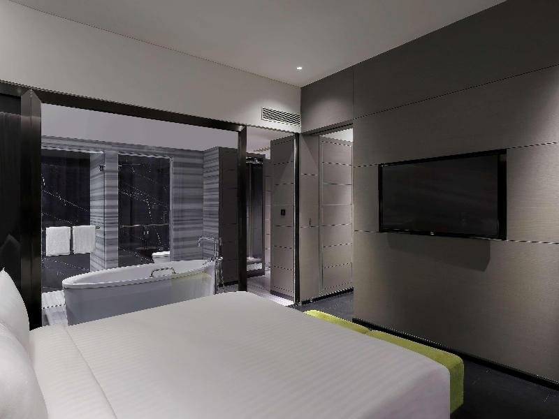 Фото Novotel Chennai Chamiers Road Hotel