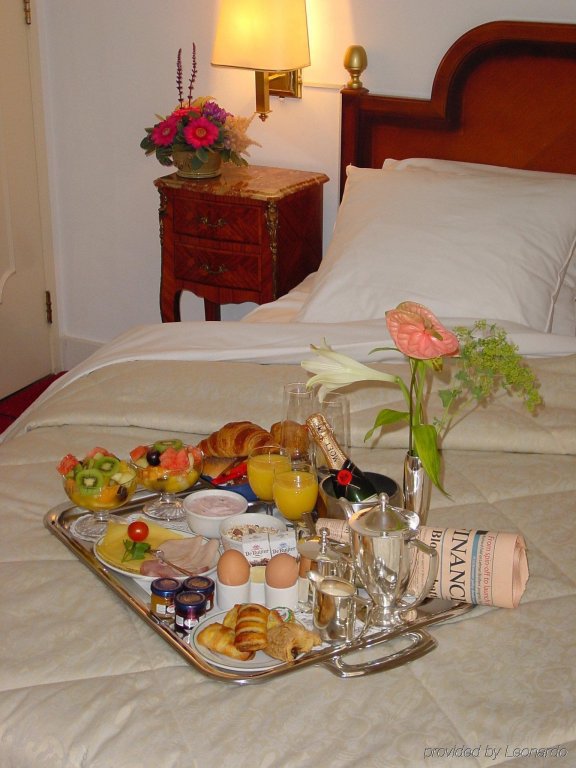 Фото Ambassade Hotel