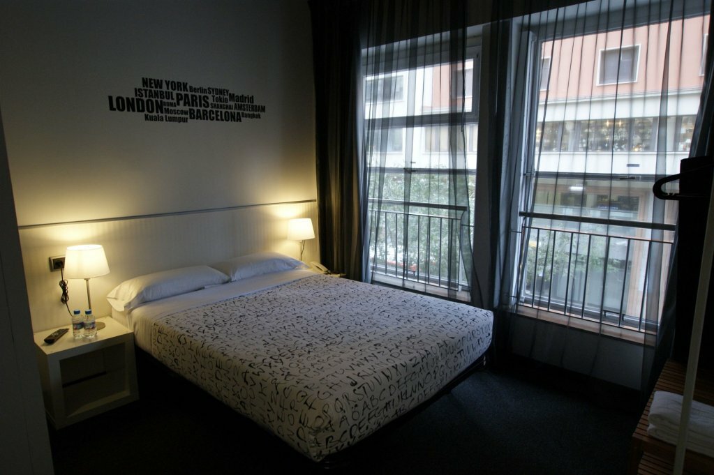 Hotel Hostal Mayerling Centro, Barcelona, photo