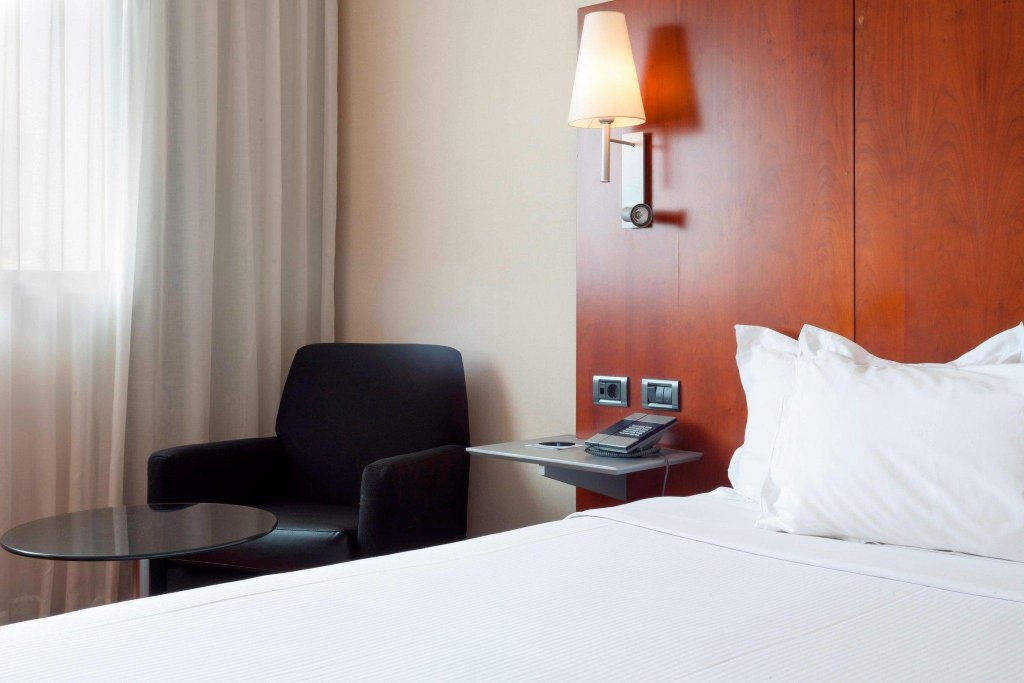 Фото Ac Hotel Alcala de Henares by Marriott