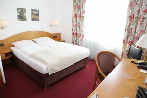 Hotel Wilhelm Busch (Schleswig-Holstein, Segeberg, Segeberger Chaussee), hotel