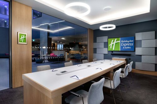 Гостиница Holiday Inn Express London Heathrow T4 в Лондоне