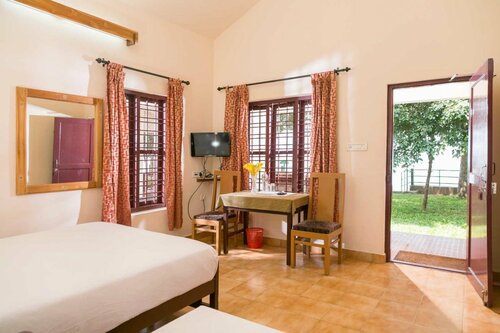Illikkalam Lakeside Cottages