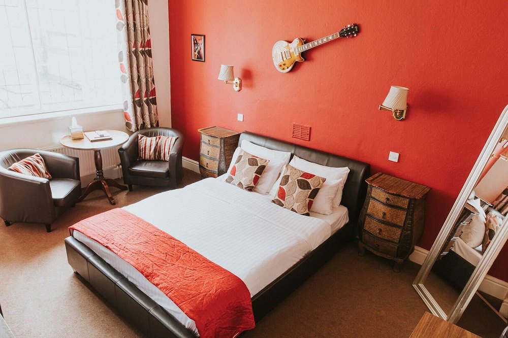 Фото The Saddle Inn