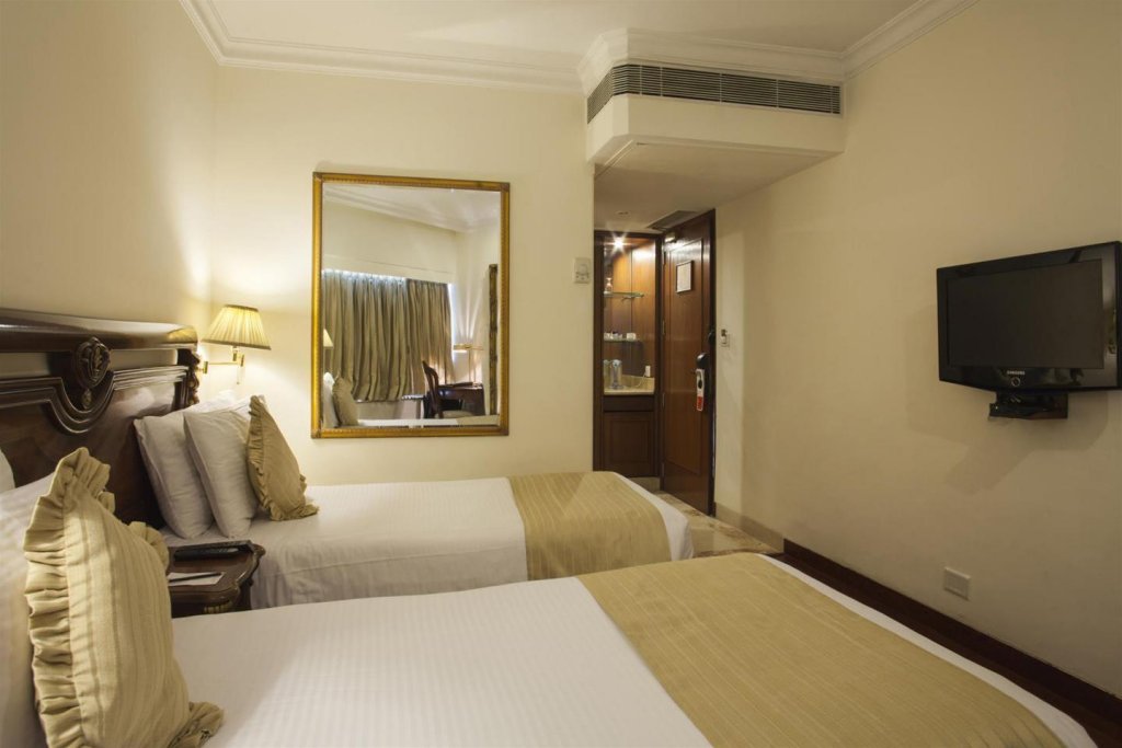 Фото Hotel The Royal Plaza