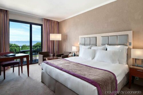 Гостиница Hilton Evian Les Bains в Эвиан-ле-Бене