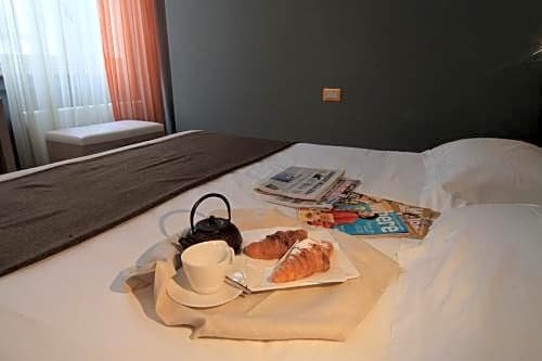 Фото Metro Hotel