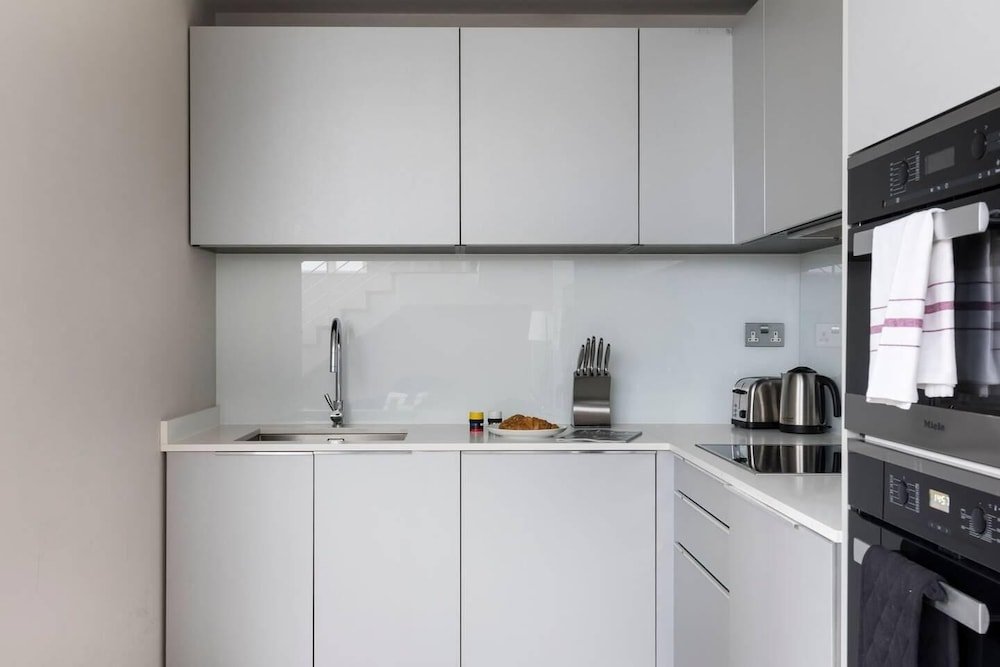 Фото Stylish Modern 1br in Covent Garden