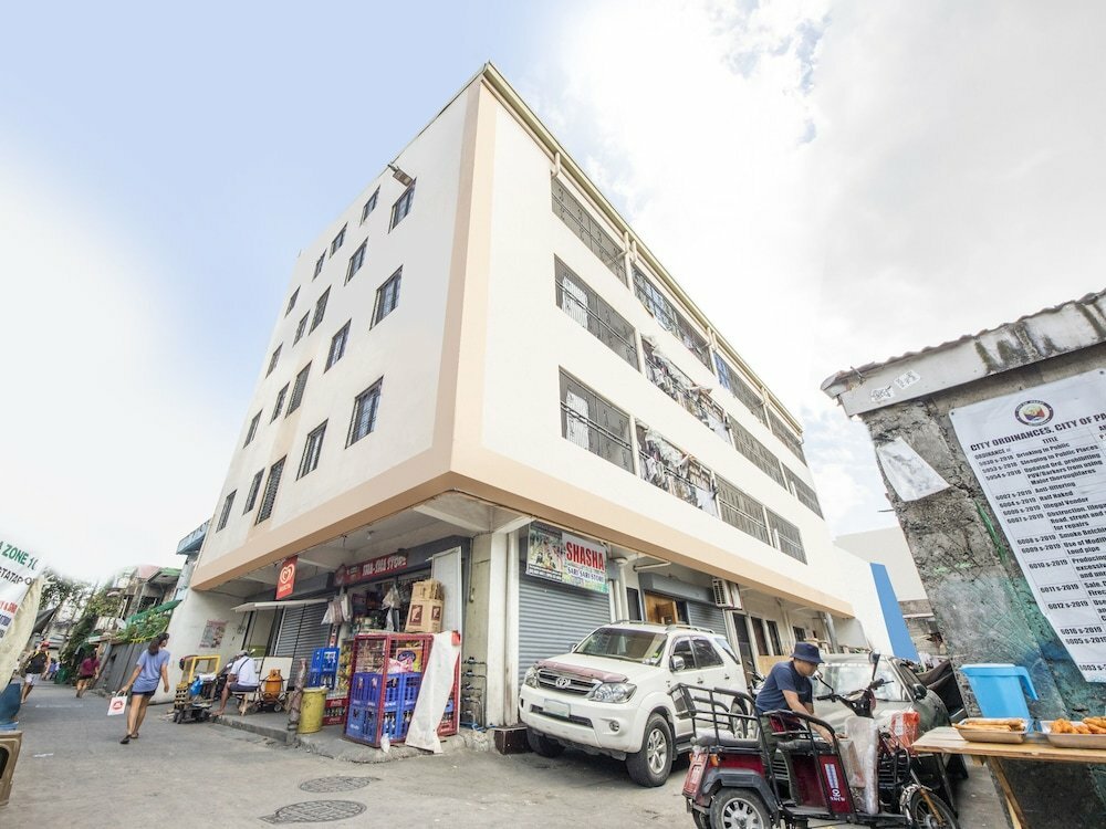 Hotel Oyo 578 Red Velvet Suites Vaccinated Staff, Earth, photo