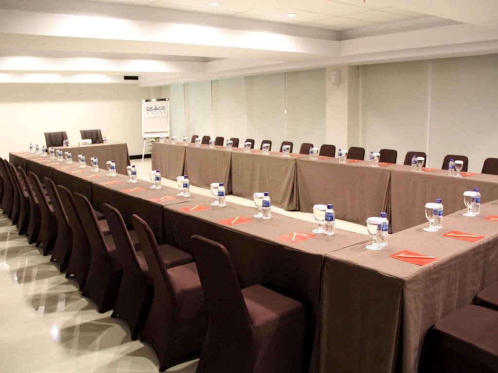 Фото Grage Hotel Cirebon