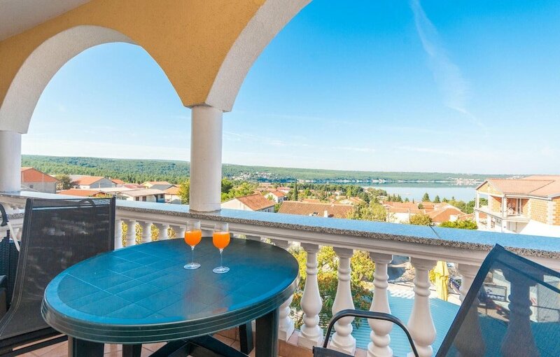 Гостиница Amazing Apartment in Gornji Karin With 1 Bedrooms and Wifi