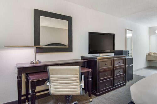 Гостиница Rodeway Inn Lumberton Central в Ламбертоне